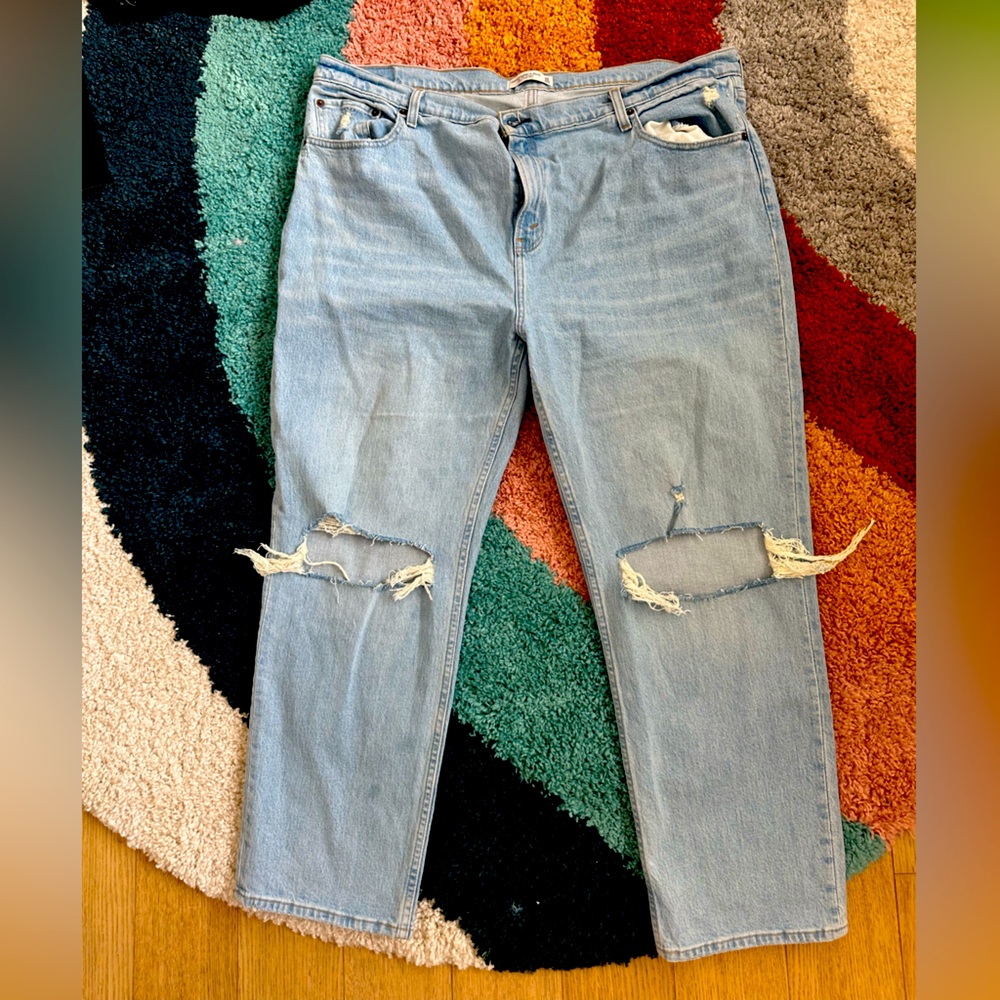 Curve A&F Ripped Boyfriend Jeans